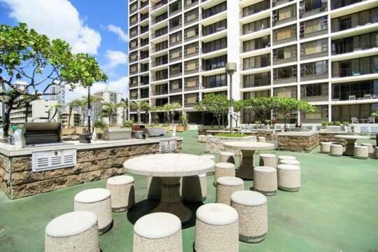 Deluxe 32Nd Floor Condo - Gorgeous Ocean Views, Free Wifi & Parking! Honolulu Extérieur photo